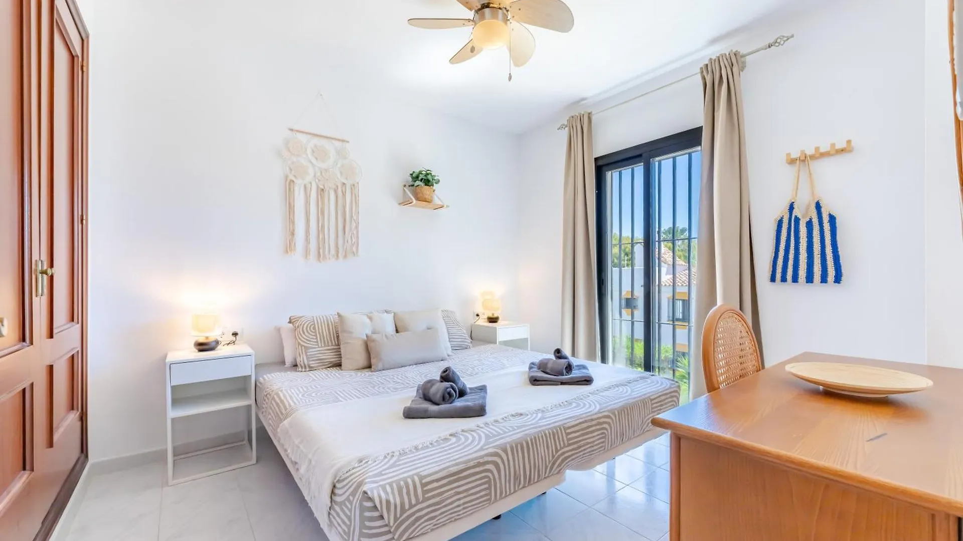 Holiday home Casa La Fuente Nueve - Family Friendly Townhouse With Pool And 3 Bedrooms Sitio de Calahonda