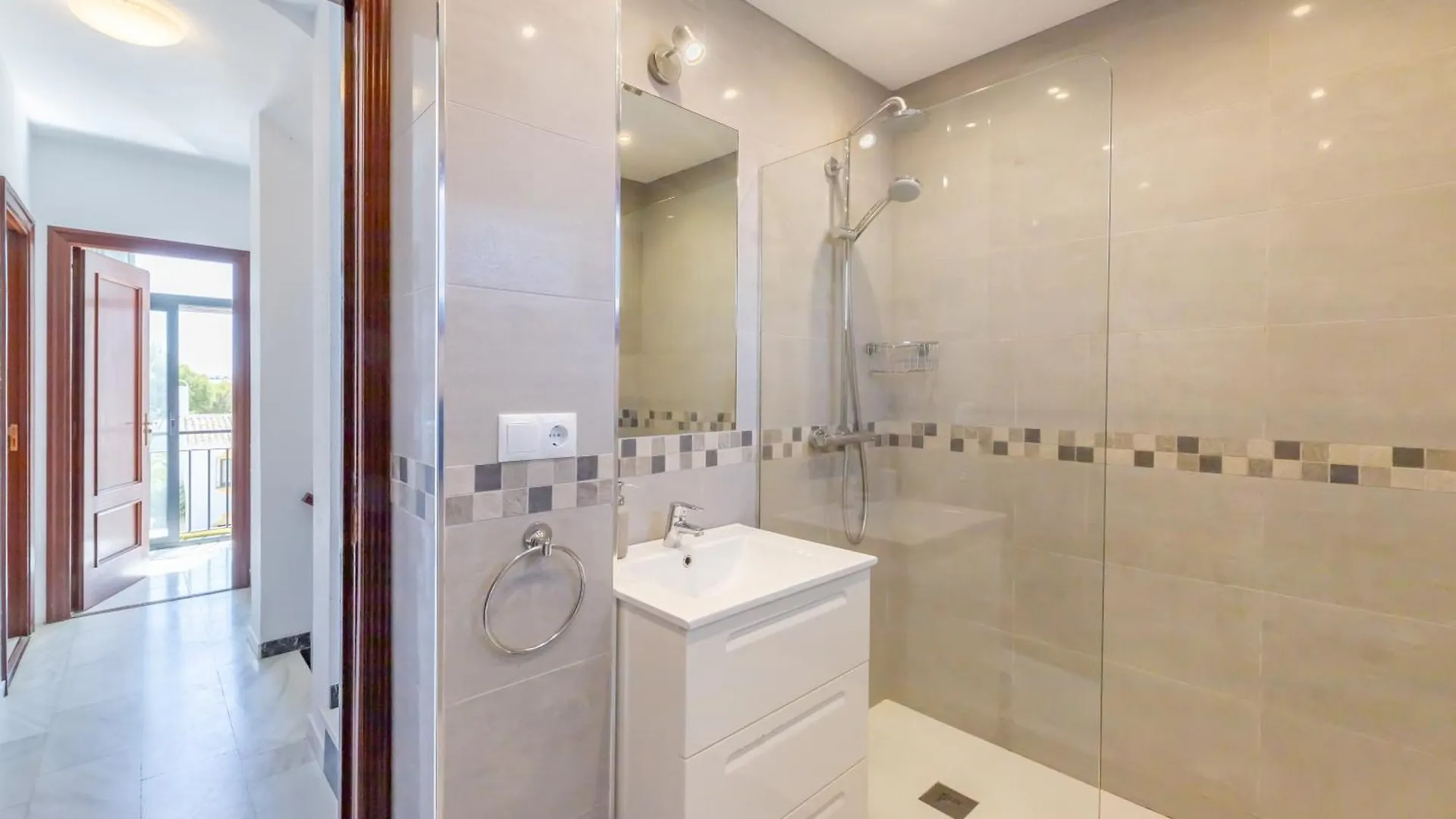 Casa La Fuente Nueve - Family Friendly Townhouse With Pool And 3 Bedrooms Sitio de Calahonda 0*,