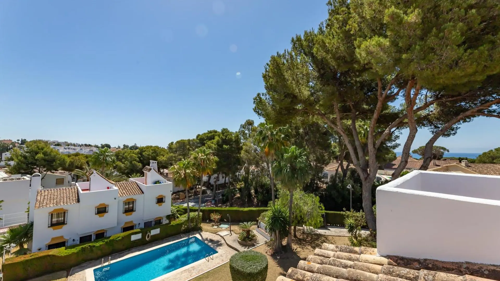 Casa La Fuente Nueve - Family Friendly Townhouse With Pool And 3 Bedrooms Sitio de Calahonda 0*,  Spain