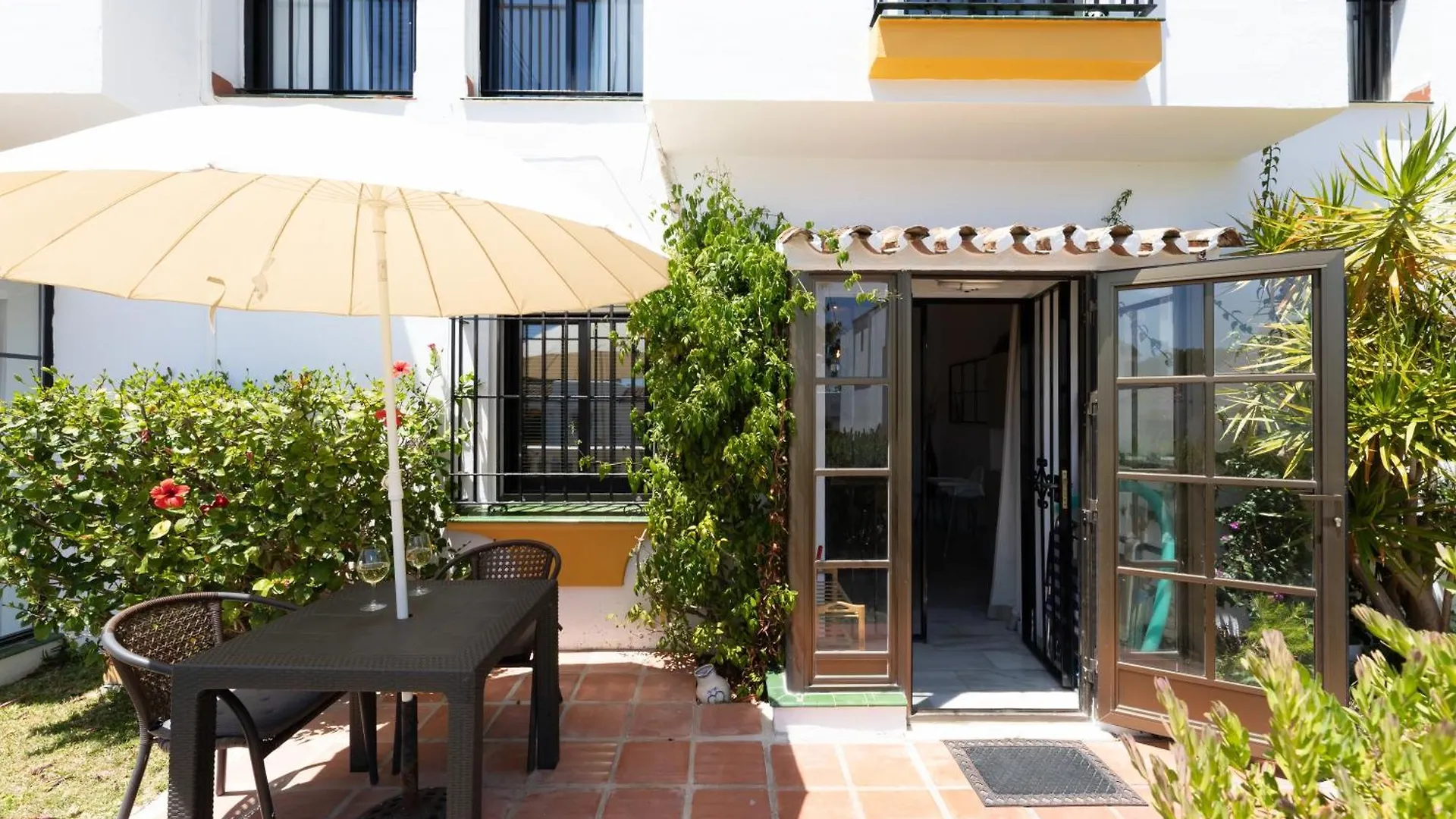 Casa La Fuente Nueve - Family Friendly Townhouse With Pool And 3 Bedrooms Sitio de Calahonda